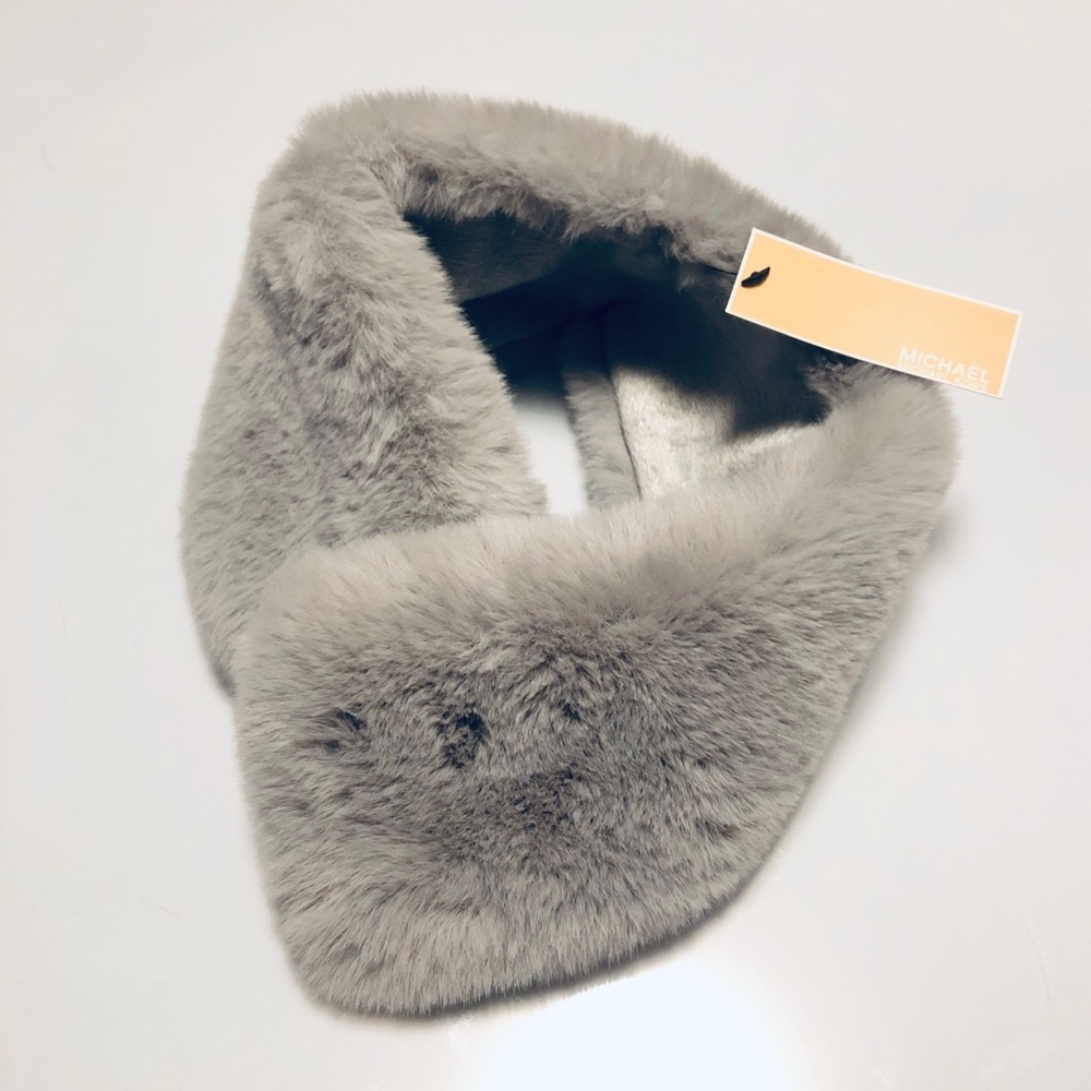 Michael kors fur magnetic closure scarf